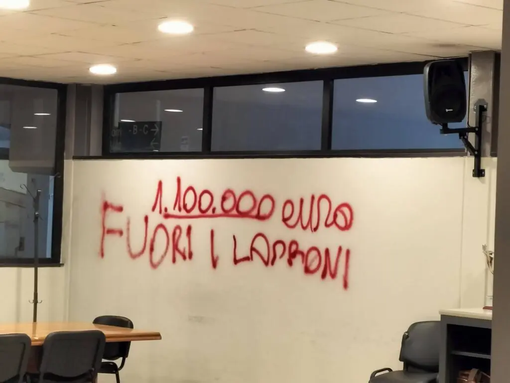 Napoli, la rivolta degli avvocati: “commissariare il Consiglio dell’Ordine. Intervenga Gratteri”