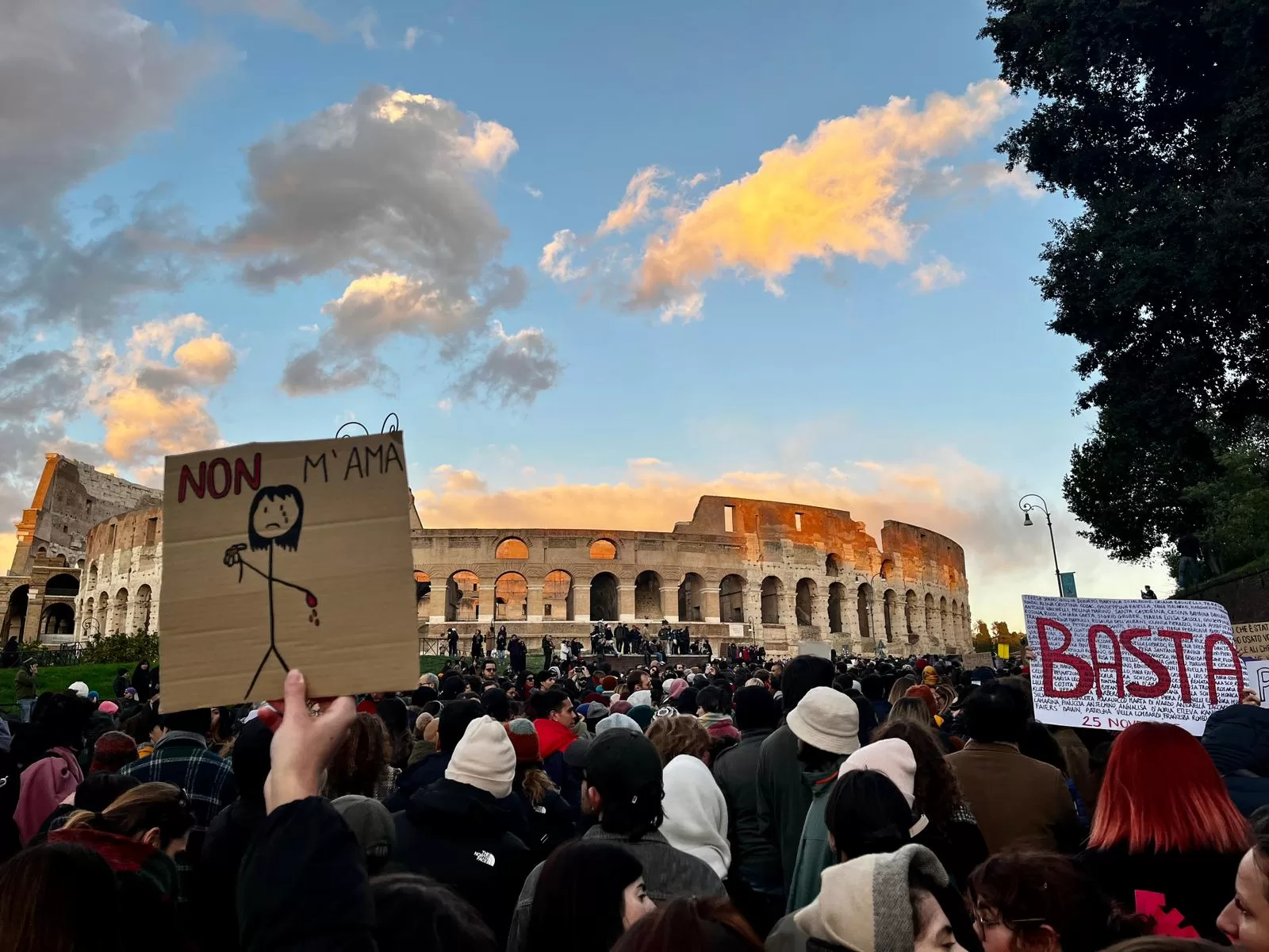 Il corteo organizzato da Non una di meno, a Roma.