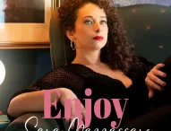 Sara Mazzaccaro libera l’emozione con ‘Enjoy’: Il Nuovo Singolo da Non Perdere