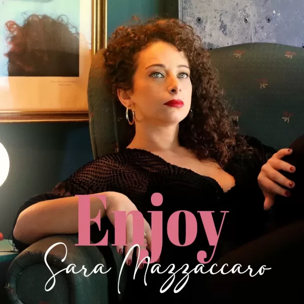 Sara Mazzaccaro libera l’emozione con ‘Enjoy’: Il Nuovo Singolo da Non Perdere