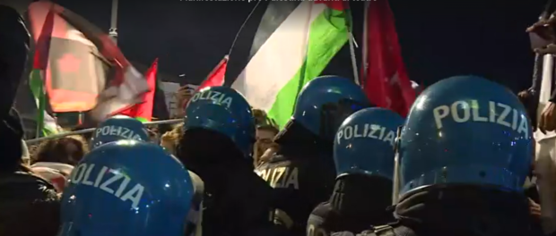 Napoli, 2 mila in corteo per il cessate il fuoco e lo stop al genocidio dei palestinesi