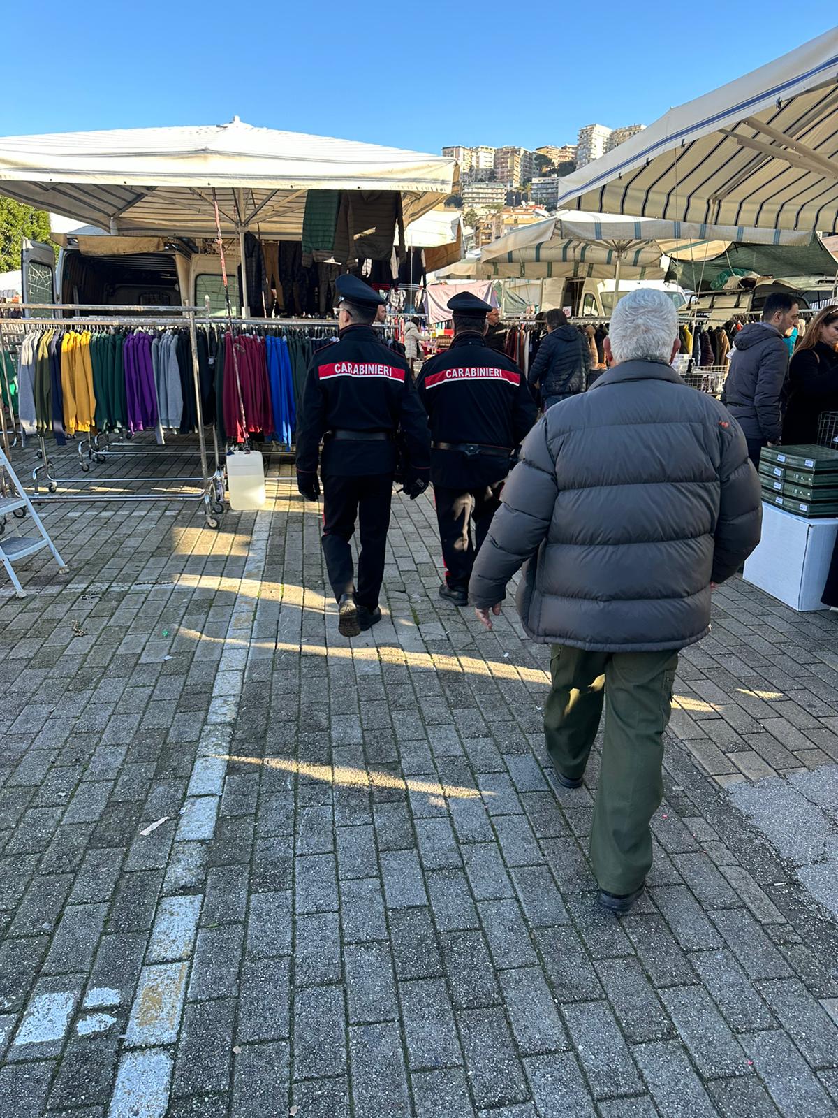Napoli, controlli Asia nel mercato di Fuorigrotta: decine di multe