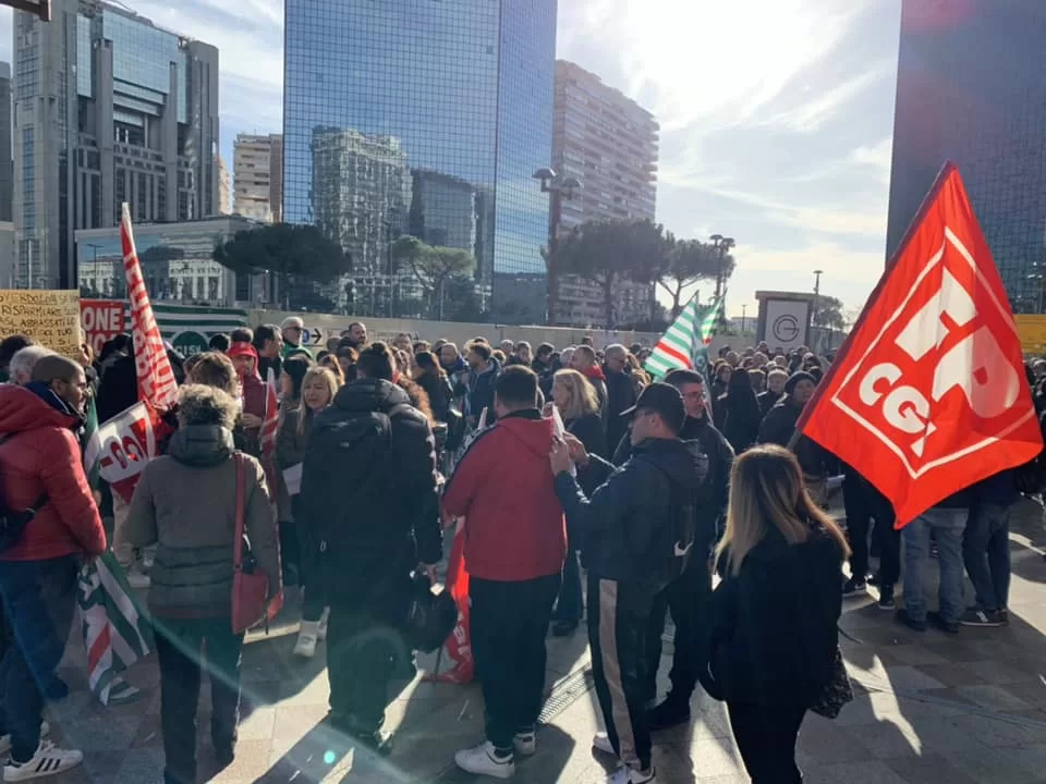 Asl Napoli 1: licenziati 1300 operatori sociali, spazzati via importanti servizi di medicina territoriale| presidio di lotta davanti al consiglio regionale