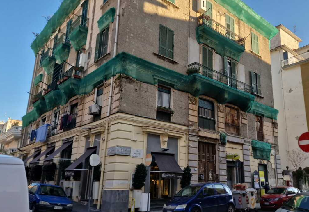 Napoli, Bagnoli: arroganza e cinismo agli sportelli dell’ufficio postale. Ancora una giornata di tensione in via Ascanio