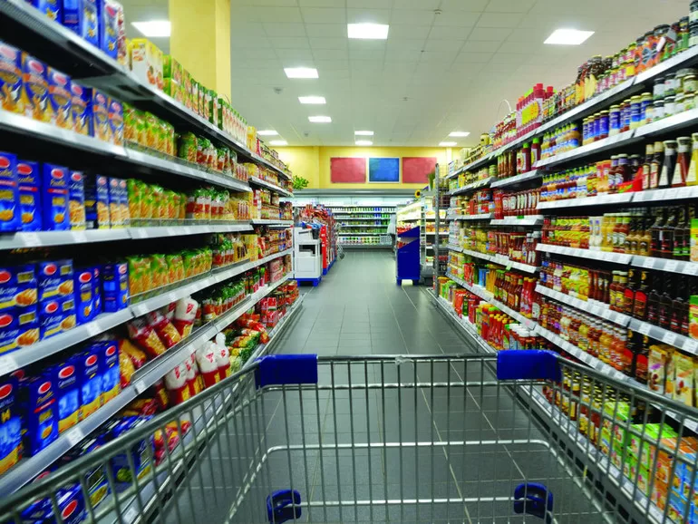 Napoli, sfruttamento e precarietà: i lavoratori dei supermercati trattati come nuovi schiavi