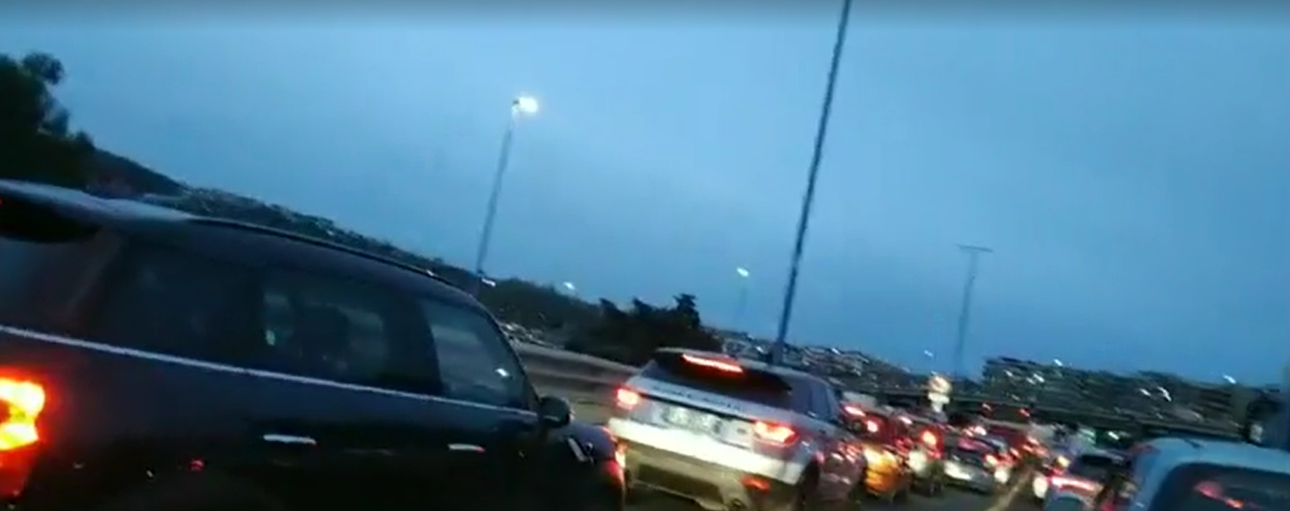 Napoli, incidente in tangenziale: motociclista in codice rosso. Ferito lievemente anche un bambino