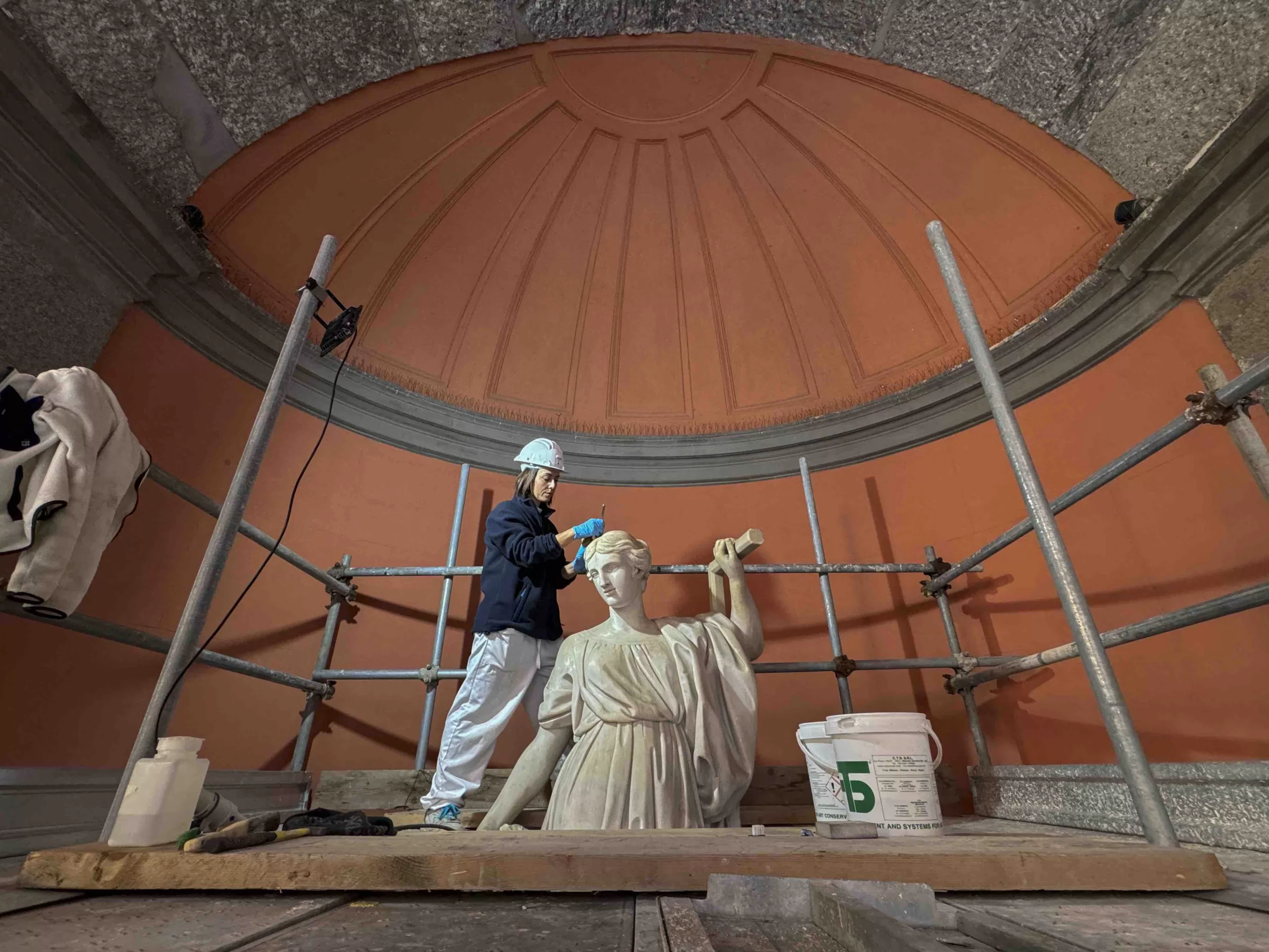 Napoli, Palazzo Reale di Napoli: in corso i lavori di restauro per la Fontana della Fortuna nel Cortile d’Onore