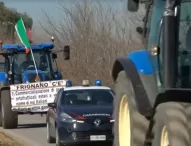 Anche in Campania la protesta dei contadini: blocchi, cortei e presìdi ai caselli autostradali