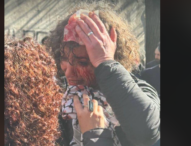 Tentano di affiggere uno striscione contro il genocidio davanti alla Rai di Napoli: cariche, manganelli e prescrizioni per manifestanti e sindacalisti Si Cobas