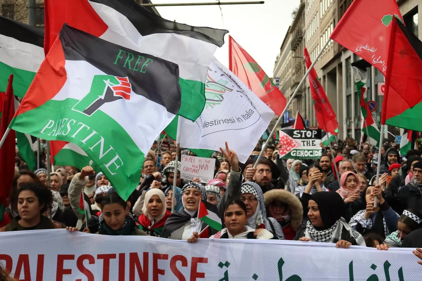 Milano,  20 mila in corteo per dire che “il popolo palestinese esiste e resiste”