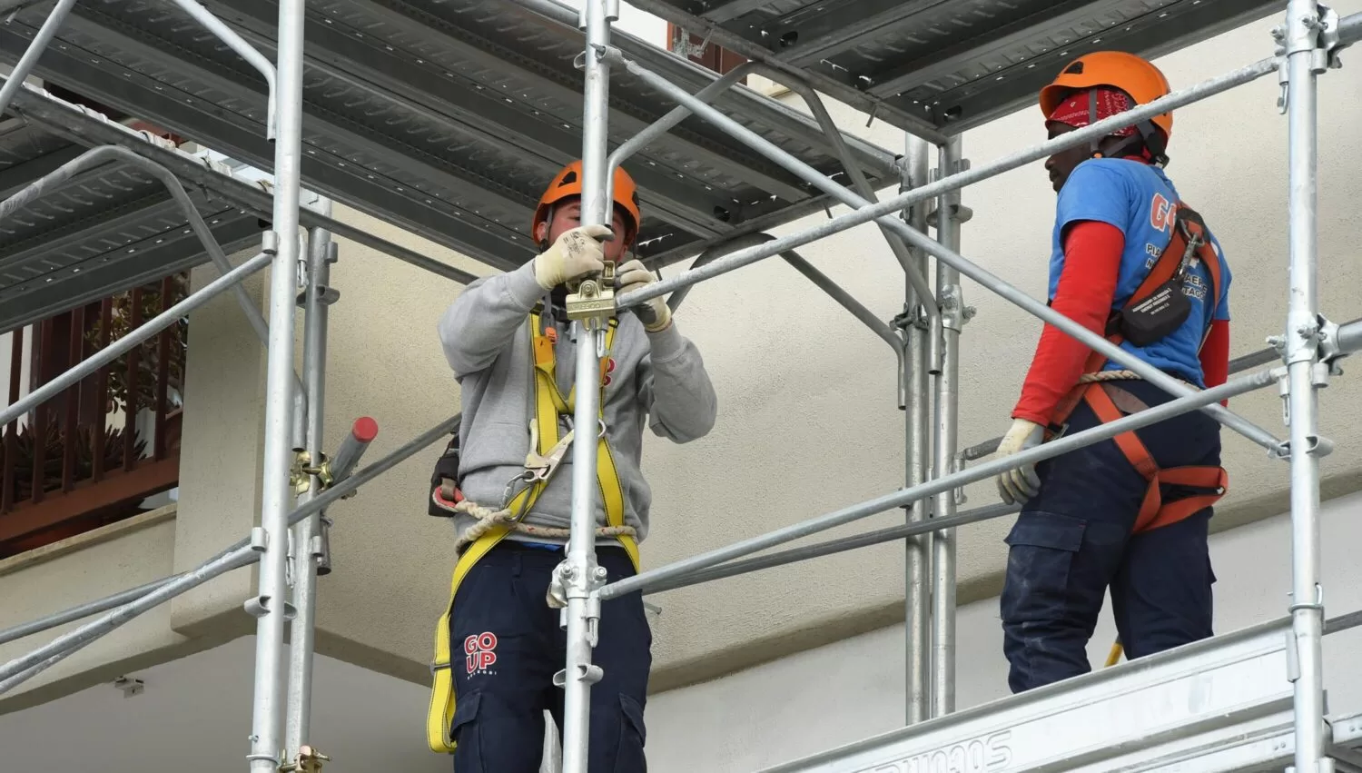 EDILIZIA, LAVORI EDILIZI, EDILI, IMPALCATURE, IMPALCATURA, CANTIERE EDILE, OPERAIO, OPERAI