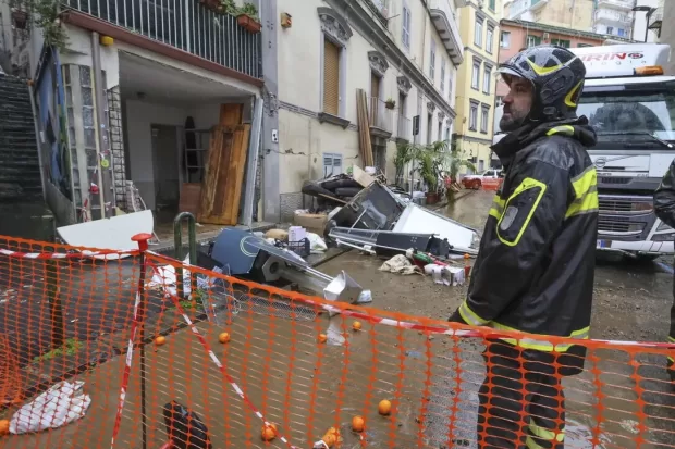 Napoli, cedono le fogne al Vomero: disastro annunciato