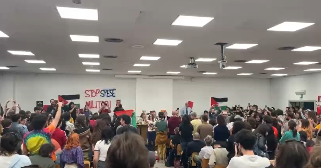Napoli, Lorito rettore della Federico II incontra 700 studenti e annuncia: “mi dimetto dalla Fondazione della Leonardo”