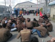 Arzano, Napoli: sciopero e picchettaggio davanti al magazzino Ups. Gli operai: “applicate il contratto nazionale di lavoro”