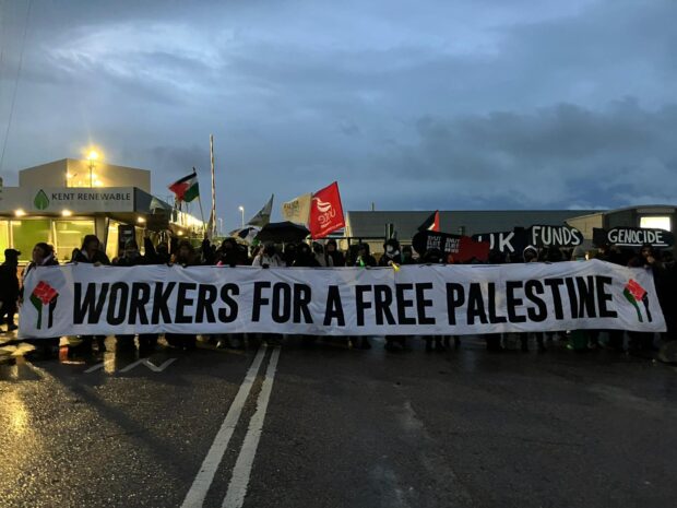 I sindacati palestinesi: “il nostro Primo Maggio tra le rovine delle nostre fabbriche distrutte da Israele”