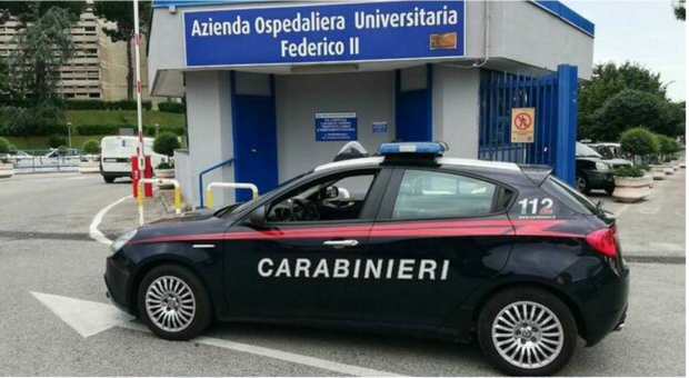 Napoli, quattro “custodi sceriffi” indagati per l’aggressione e la morte del 62enne davanti al Secondo Policlinico