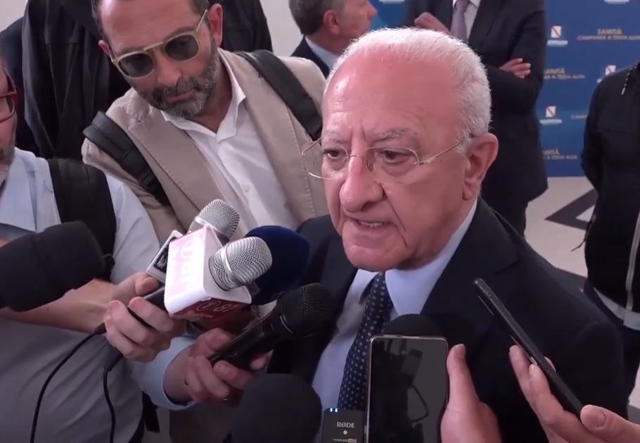Campania, il presidente De Luca:”Giorgia Meloni ha comunicato la sua vera identità”