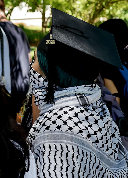La protesta degli studenti universitari negli Stati Uniti a sostegno del popolo palestinese: la polizia ha sparato proiettili di gomma contro i manifestanti