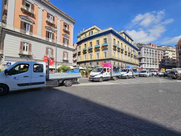 Campania, i lavoratori della manutenzione regionale in corteo a Napoli per i diritti contro lo sfruttamento