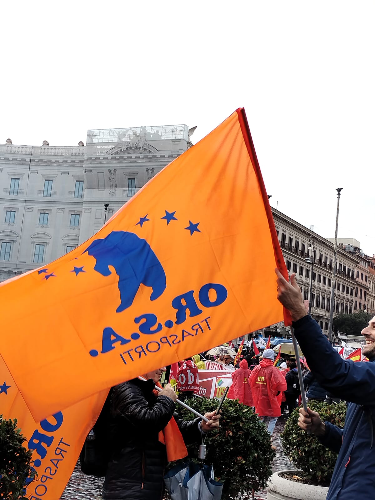Napoli, volano stracci tra Eav e sindacato Orsa per lo sciopero Circumvesuviana e Circumflegrea