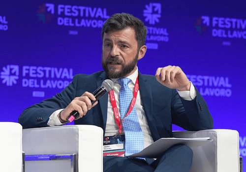 Bufera su Fanpage, applica un ‘contratto pirata’ ai giornalisti: pronta interrogazione parlamentare