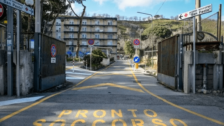 Napoli, Ospedale San Paolo nella bufera: anziani in ospedale legati ai letti con le lenzuola