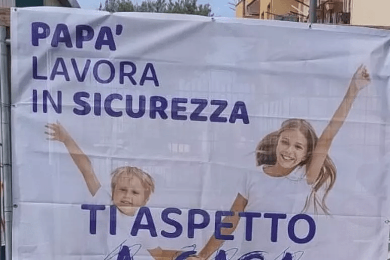 Striscioni sui cantieri edili a Ercolano: “papà lavora in sicurezza, ti aspetto a casa”