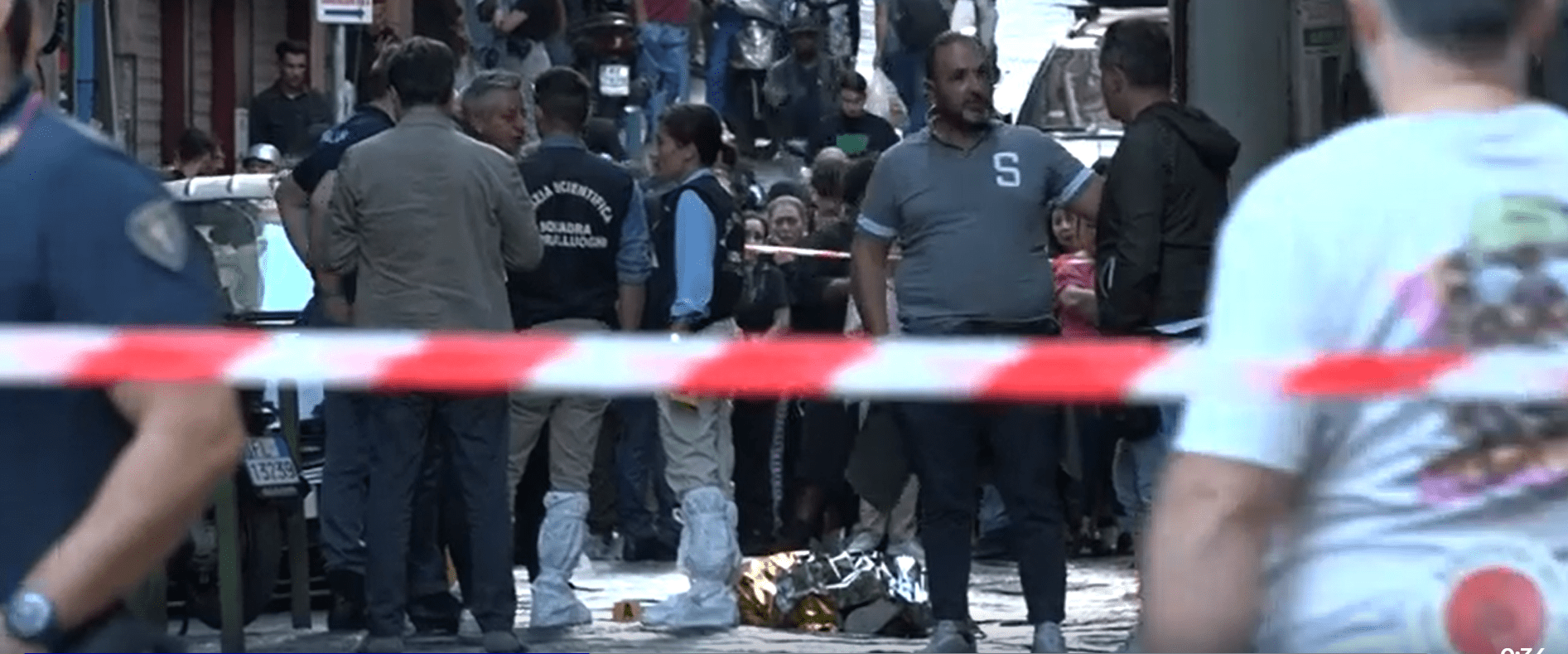 Napoli, agguato tra la folla nella zona Maddalena: ucciso 45enne davanti al figlio di 11 anni