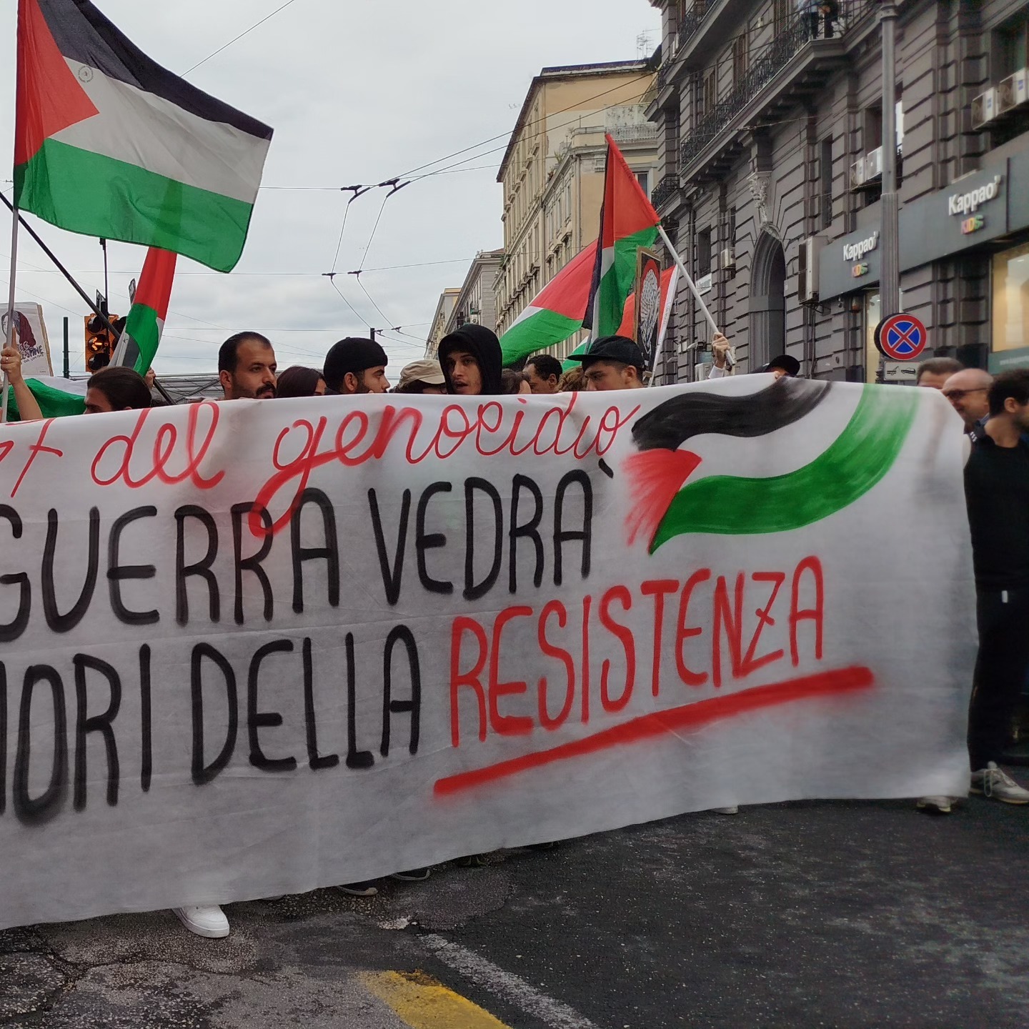 Napoli, 2 mila in corteo contro il G7 delle guerre e del genocidio
