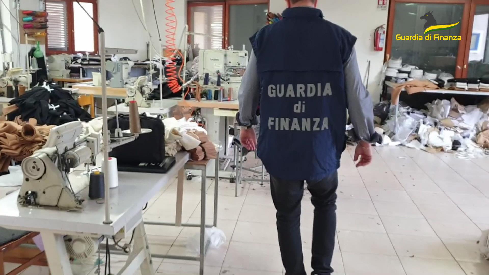 Palma Campania, blitz della Guardia di Finanza in un opificio:  15 lavoratori lavoravano come schiavi