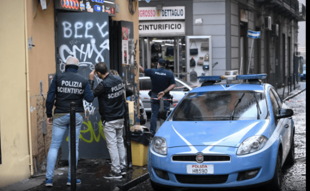 Napoli, notte di sangue: ucciso15enne a colpi di pistola