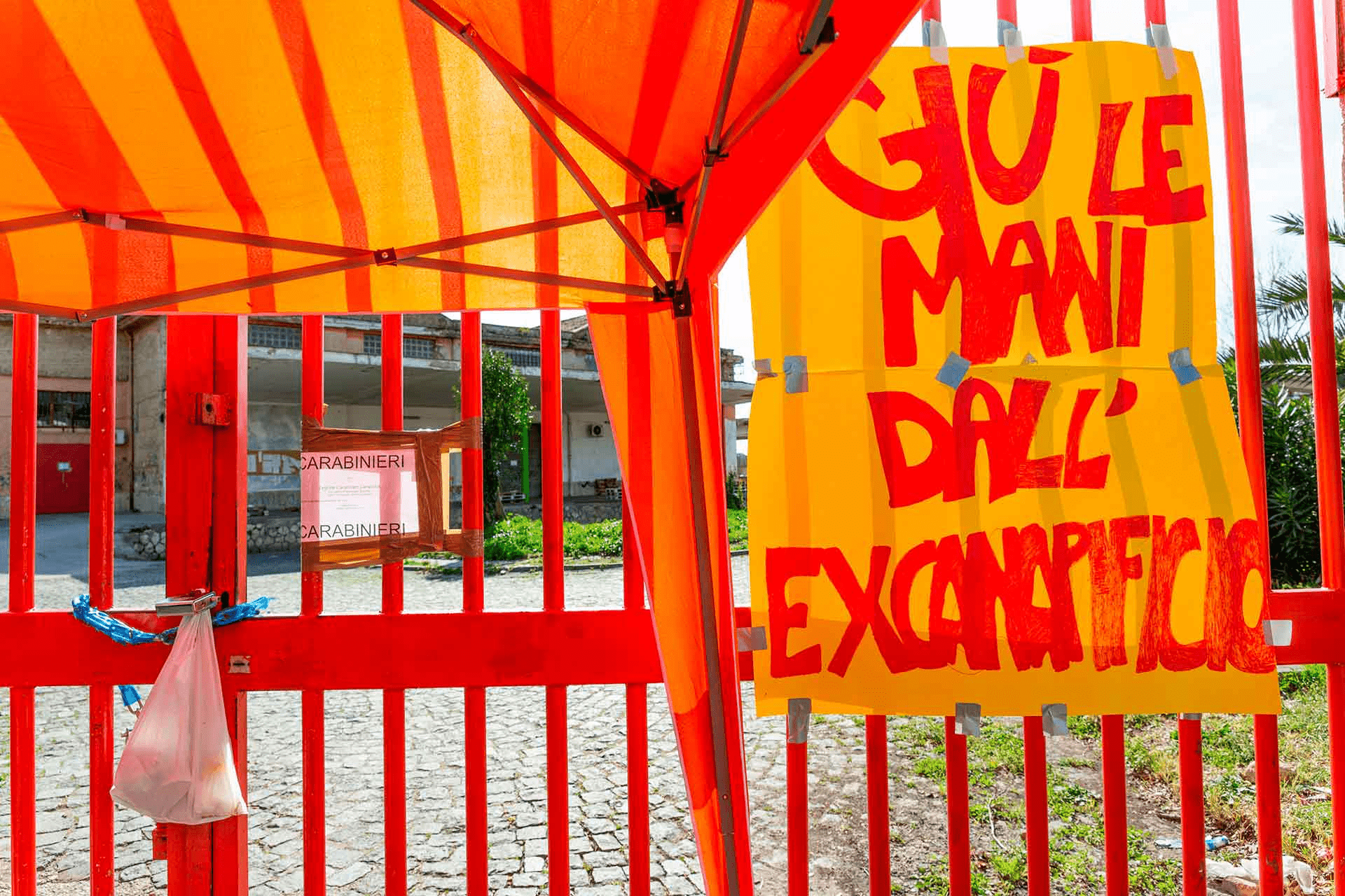 Truffa fondi integrazione migranti, 17 indagati a Caserta: coinvolti anche una suora e attivisti del centro sociale “ex Canapificio”