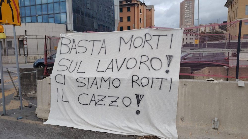 Genova, la protesta dei portuali: “basta morti sul lavoro! Ci siamo rotti il cazzo”