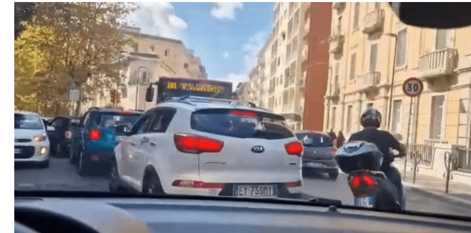 Napoli, la V Municipalità sotto accusa per il piano mobilità e traffico