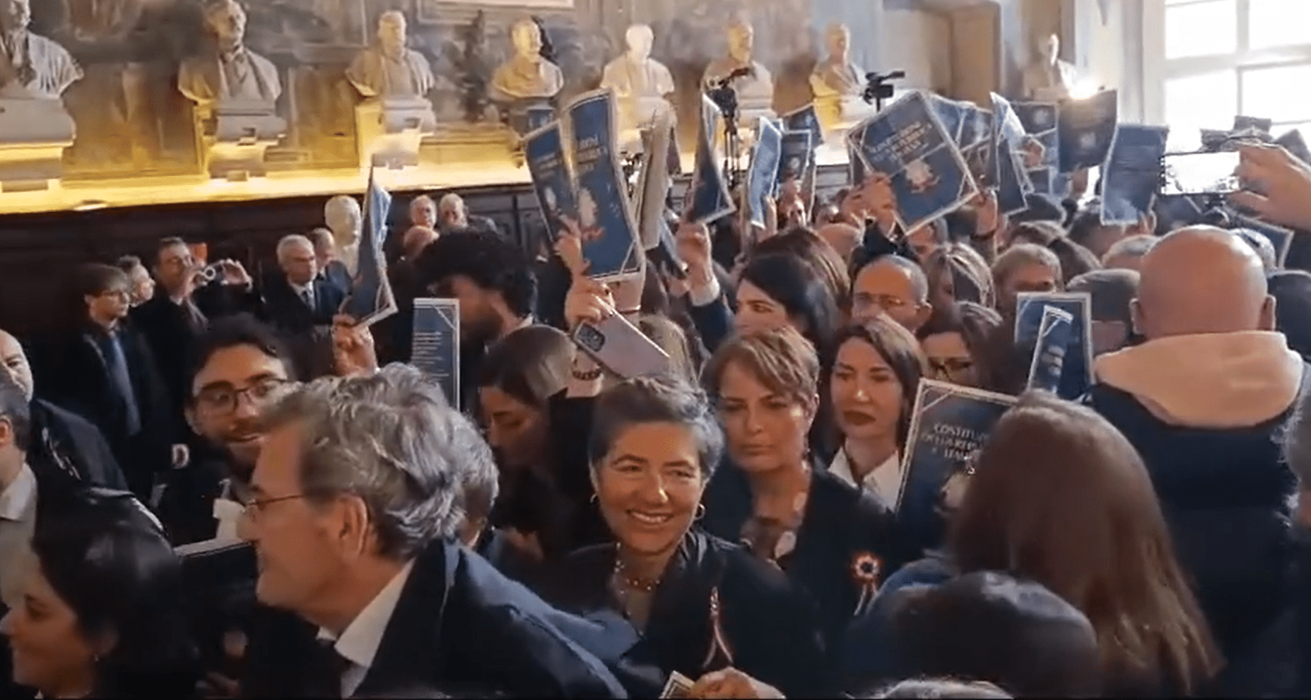 Napoli, Castel Capuano: Il ministro Nordio parla ma i magistrati in massa se ne vanno per protesta