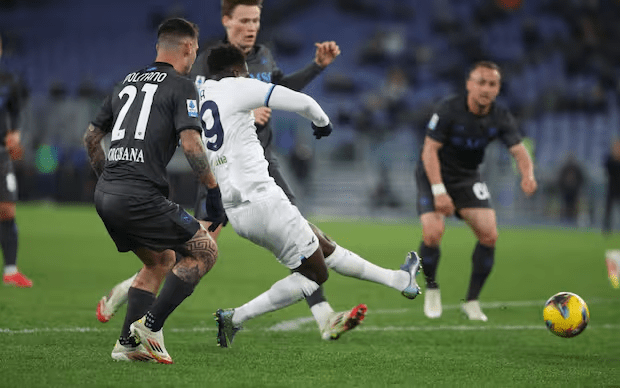 Calcio, Lazio e Napoli si dividono la posta