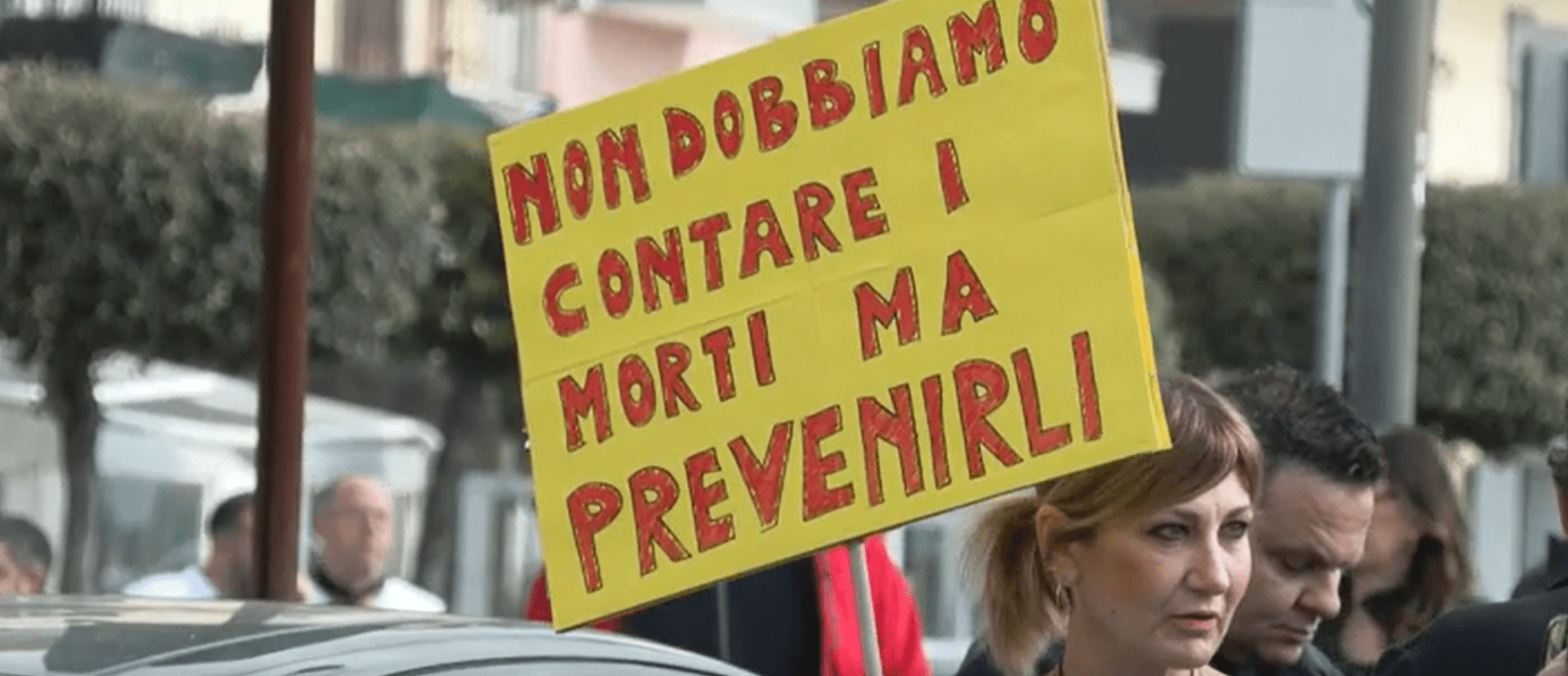 Campi Flegrei, i cittadini si ribellano: 500 in corteo chiedono prevenzione e controlli contro l’inettitudine delle istituzioni
