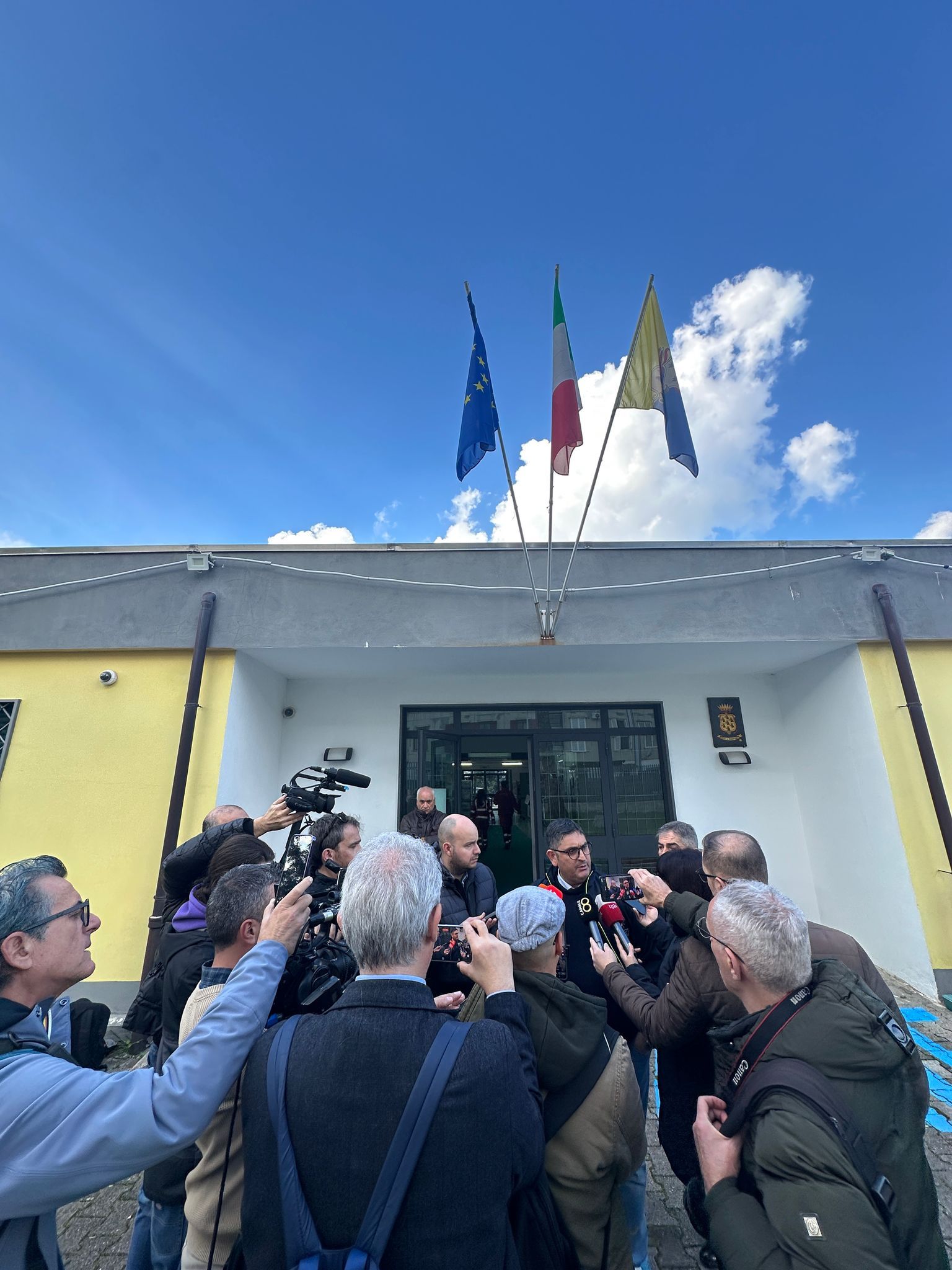 Campi Flegrei: Manfredi e Di Vito rassicurano la popolazione, il sindaco di Pozzuoli invece chiede maggiori Info scientifiche per i cittadini