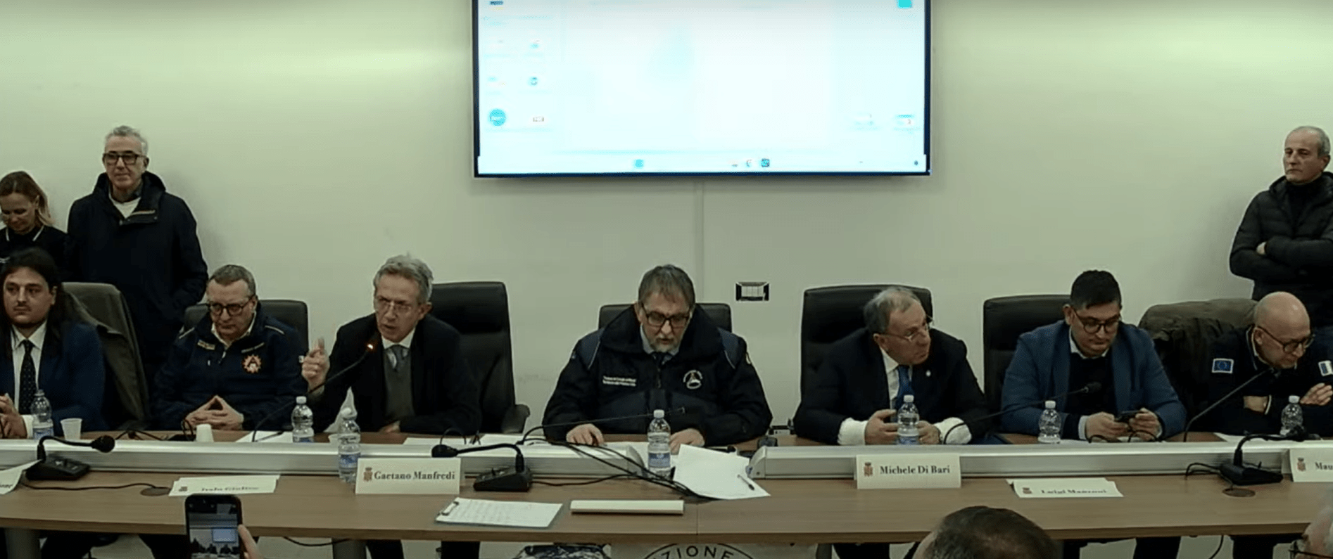 Campi Flegrei: le Istituzioni incontrano i cittadini per rassicurarli ma le perplessità restano