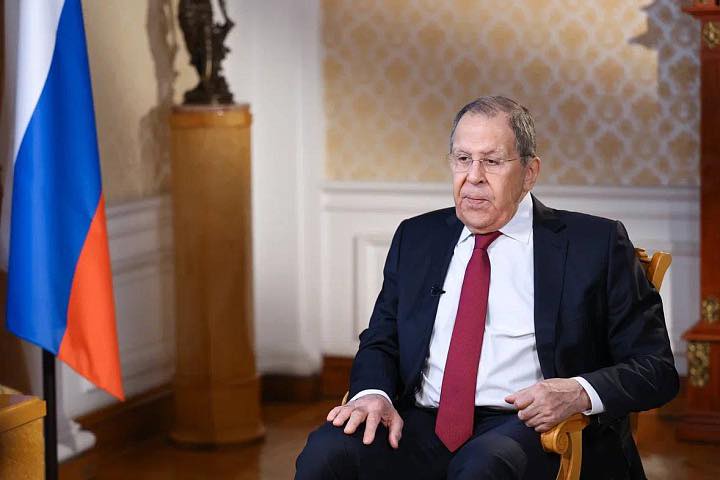 Lavrov: “L’Europa sta ripercorrendo la strada di Napoleone e Hitler”