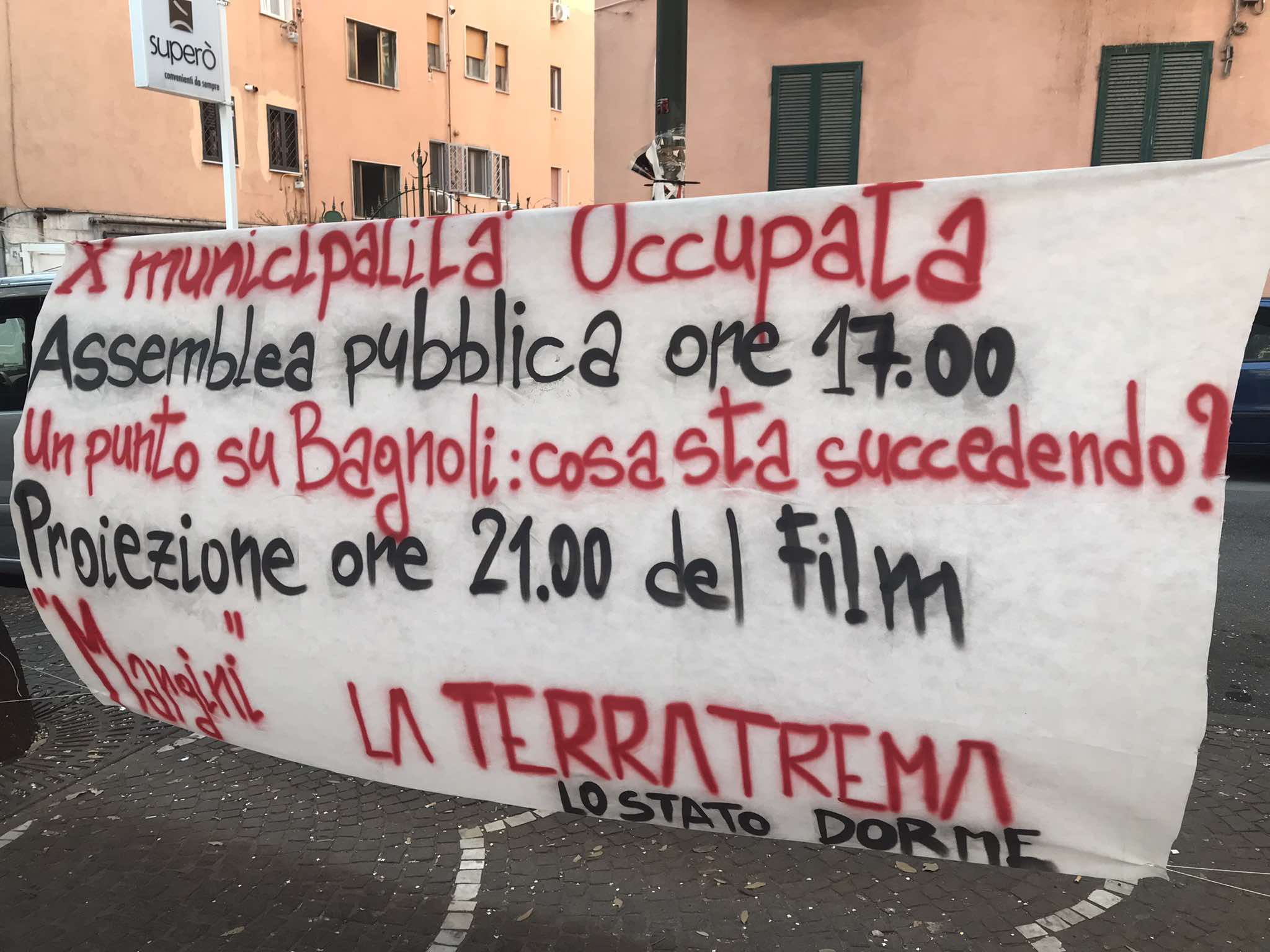 Napoli, Bagnoli in protesta: occupata la sede municipale