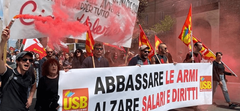 Giù le armi, su i salari: la piazza di chi rifiuta la guerra