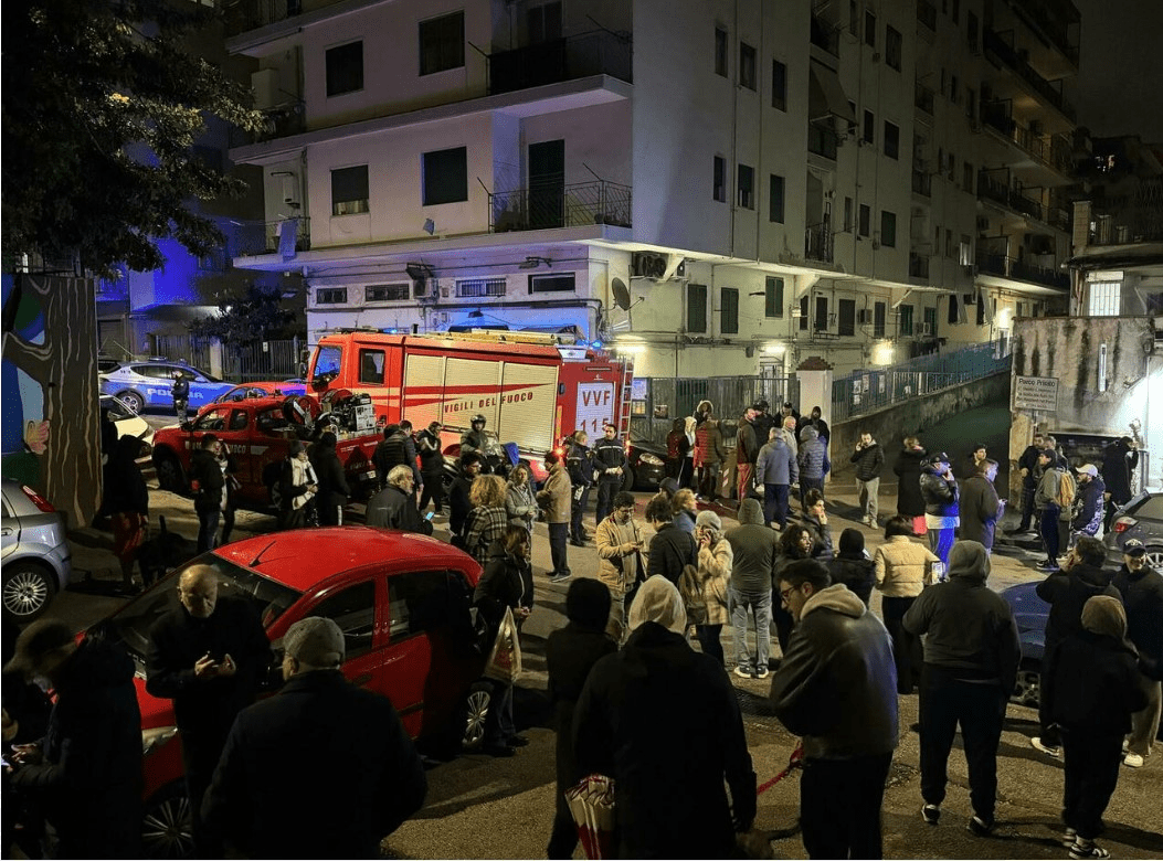 Terremoto a Napoli, magnitudo 4,4: crolla un controsoffitto, estratta viva una donna