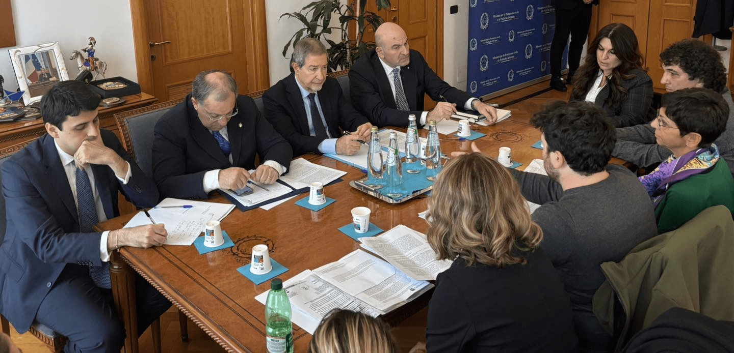 Crisi sismica nei Campi Flegrei: i cittadini incontrano il ministro Musumeci