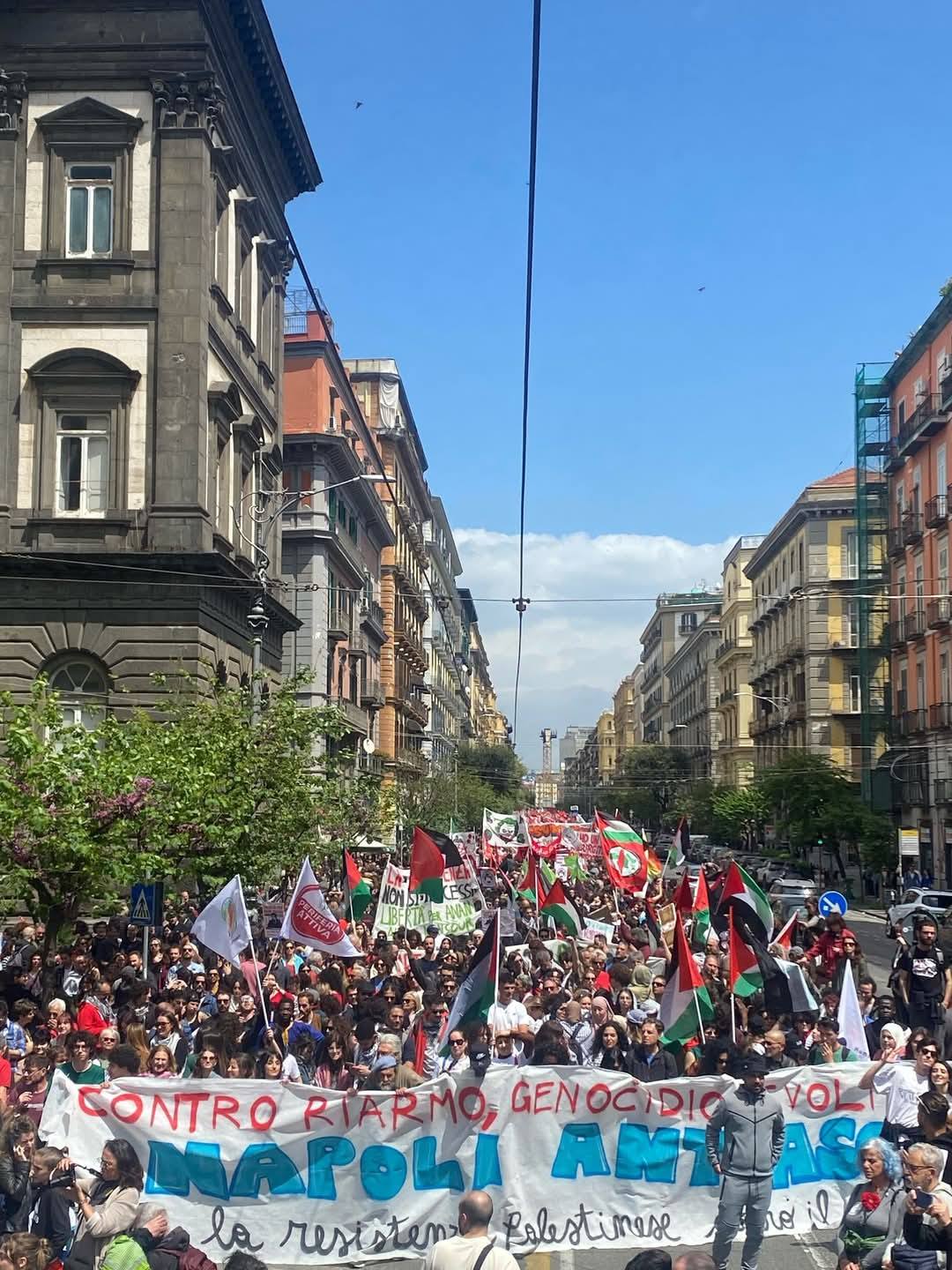 Napoli, 5 mila in corteo per il 25 aprile: “la resistenza continua”