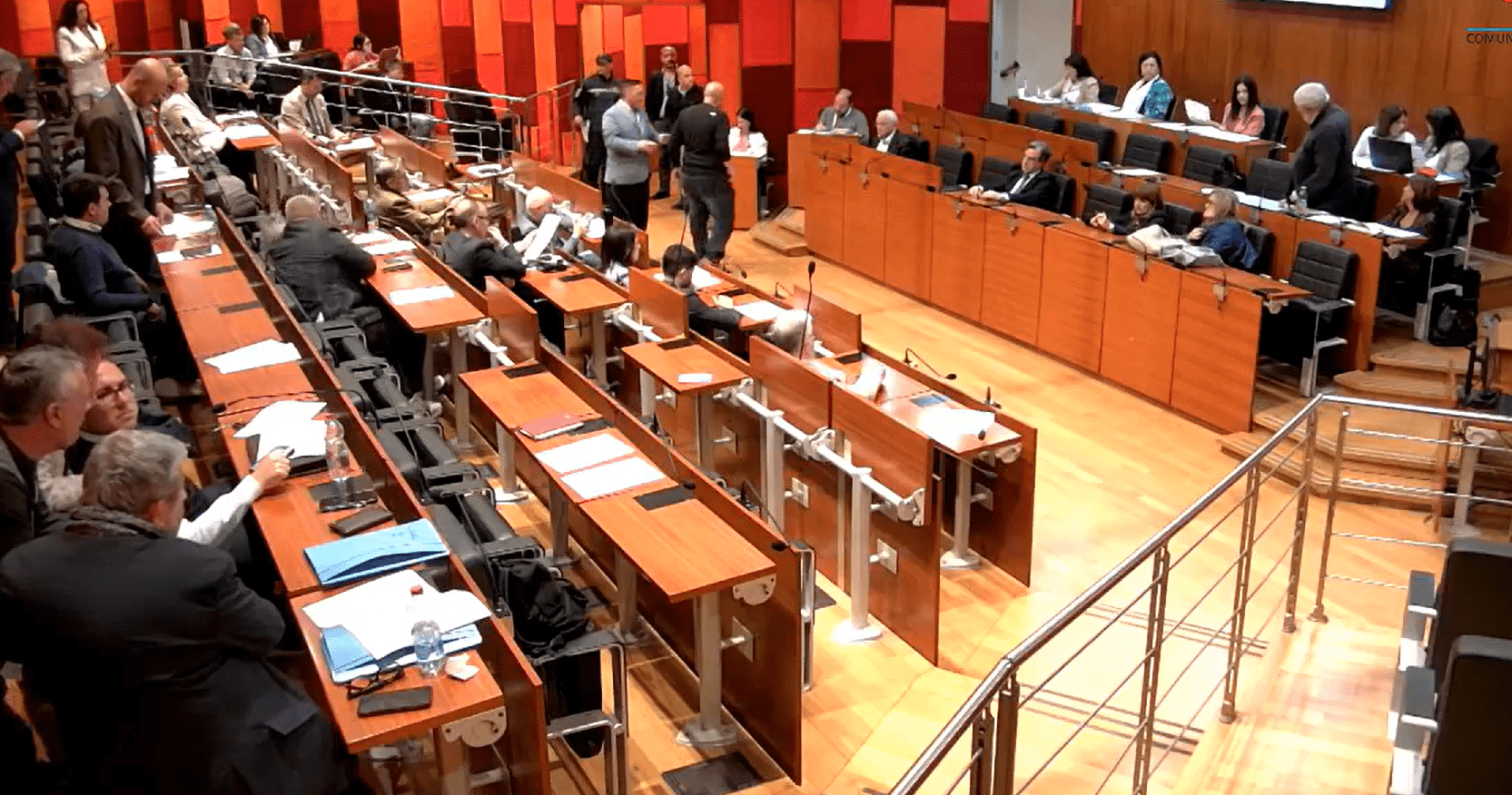 Napoli, la nuova Tari: sconti per le case piccole, rincari leggeri per le altre. Polemiche in consiglio comunale sulla tassa di soggiorno