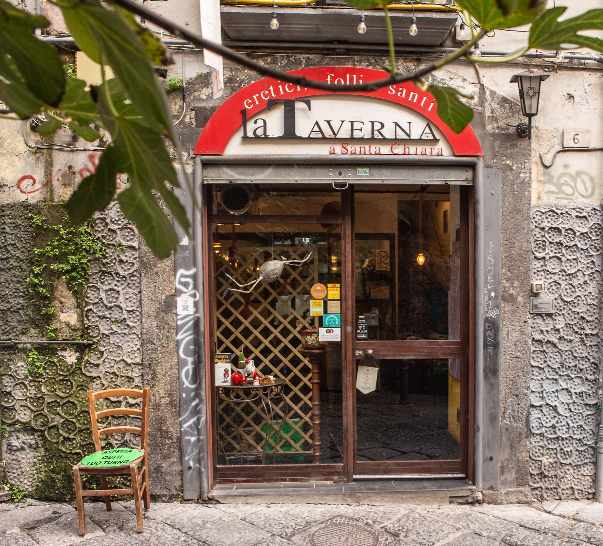 Taverna Santa Chiara, Napoli si mobilita: presidio davanti la sede del Comune