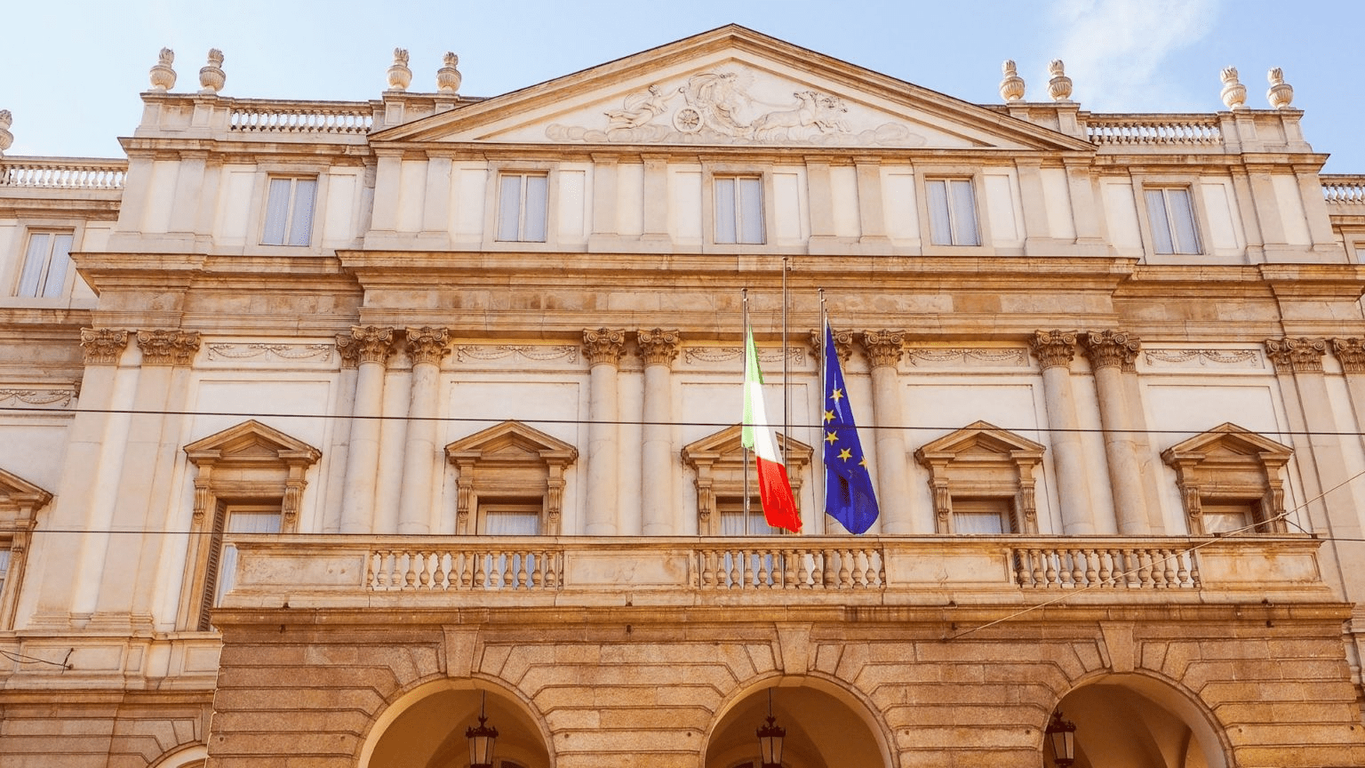 Punita per aver urlato la verità: Scala di Milano licenzia maschera che gridava “Palestina libera”. Il Teatro si inginocchia al potere