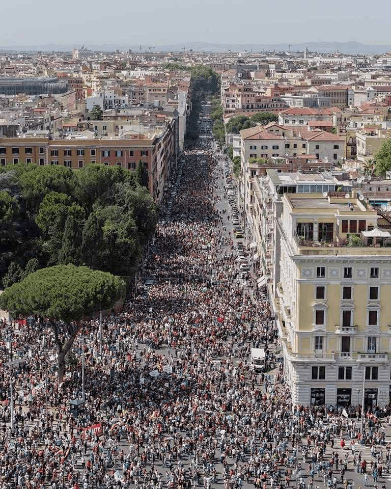 Roma, marea umana per Gaza: “Basta complicità, Palestina libera ora”
