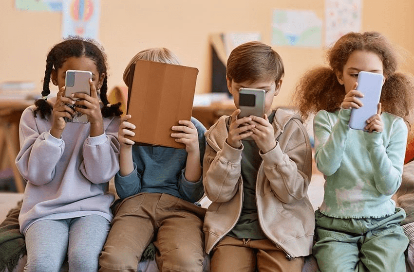 Dipendenza da smartphone tra adolescenti: un’emergenza educativa